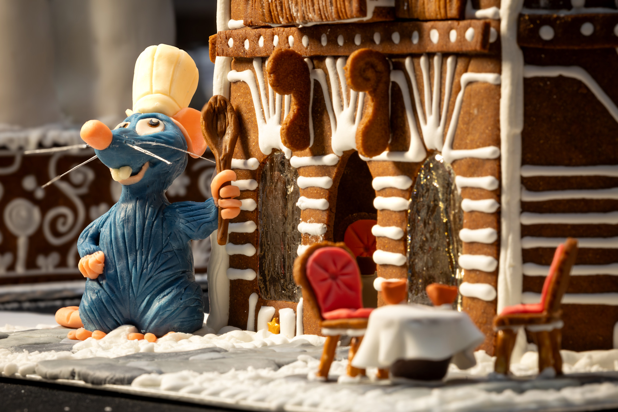 A close up look of Gusteau's on Schlamb's gingerbread competition entry with dining tables and chef