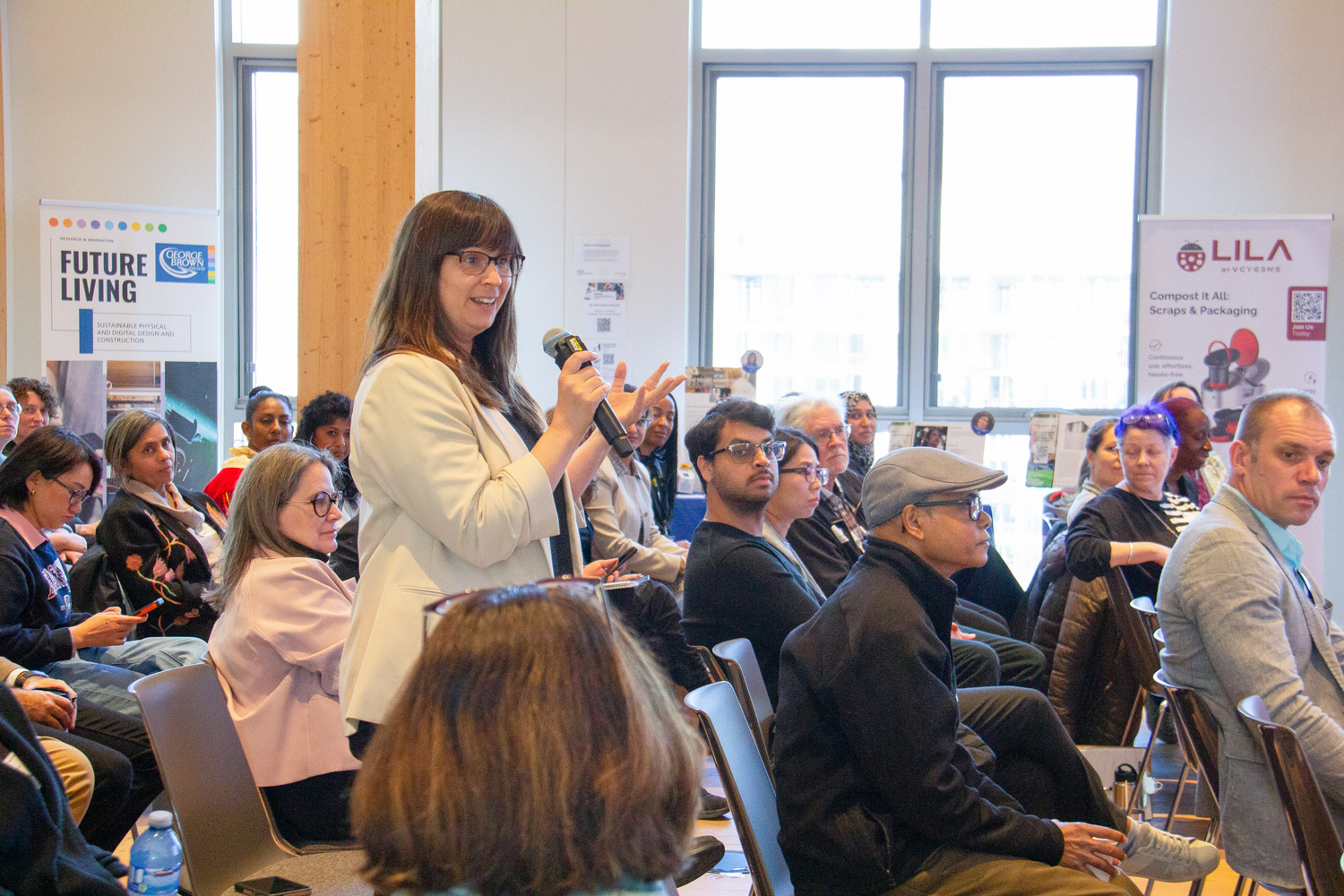 Guests at the GROW Symposium ask questions to the panelists.