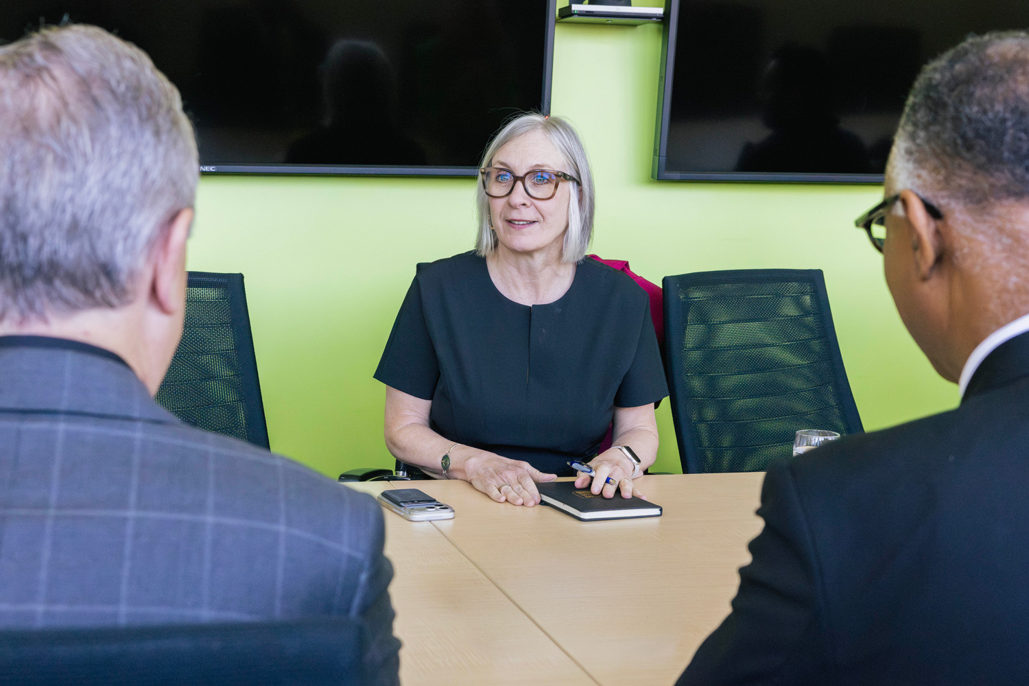 Minister Hajdu chats with leadership about the Spring Economic Update and skilled workers
