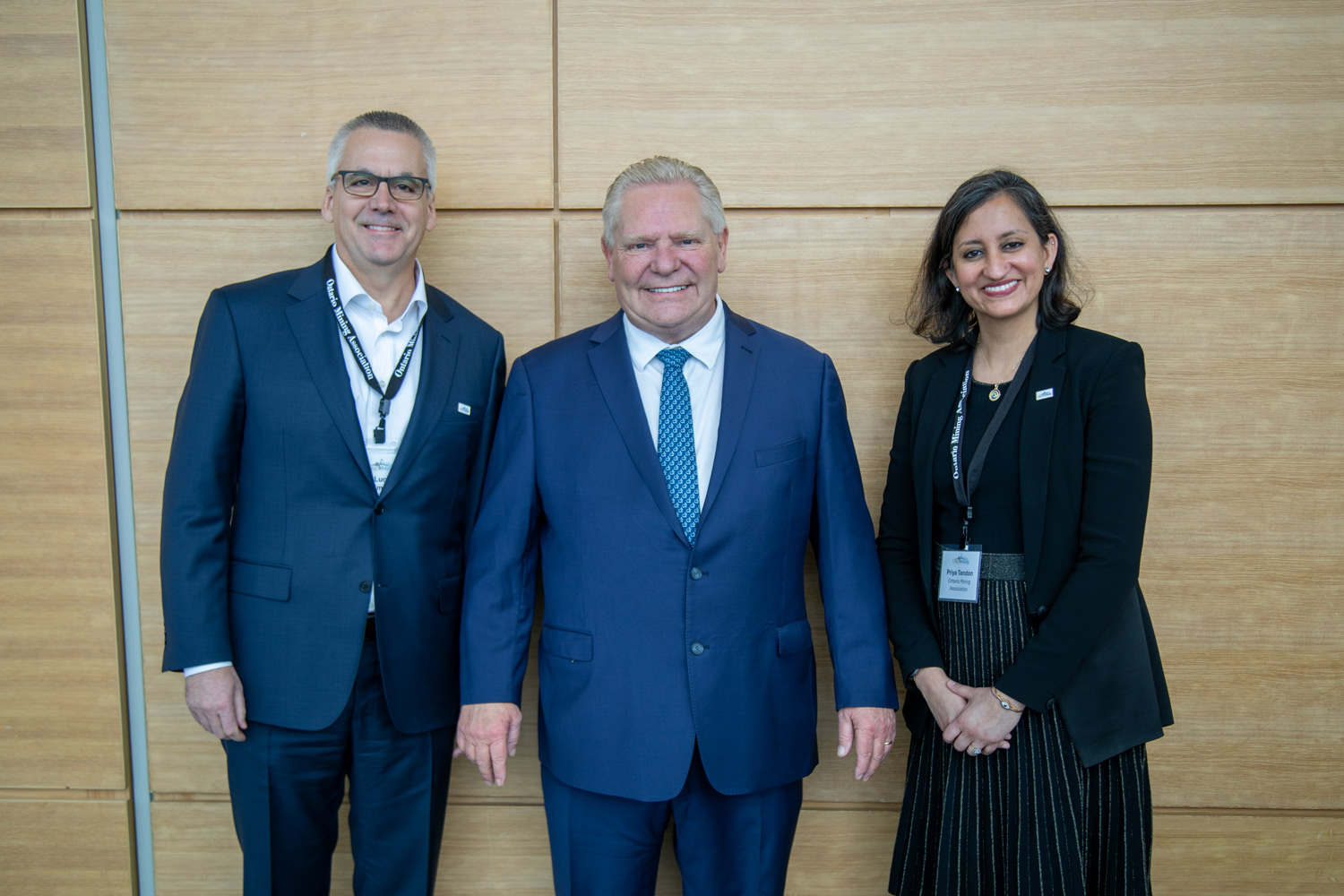 Premier Ford takes a photo with VIPS at the OMA AGM