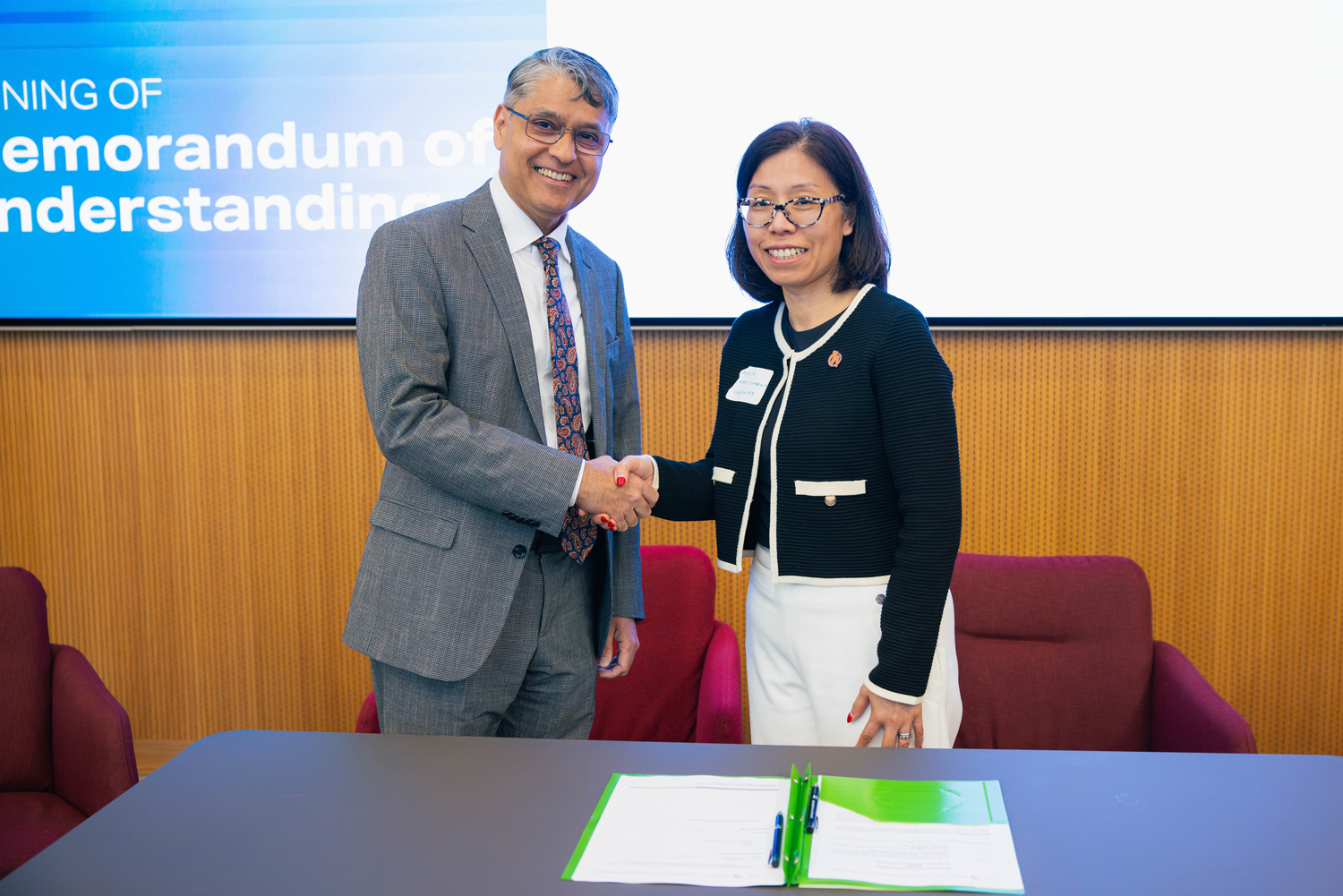 Dr. Malik signs a MOU at the RISE expo.