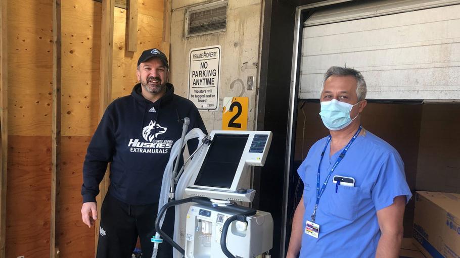 Michael Eliadis delivers ventilator to Sunnybrook Health Sciences Centre