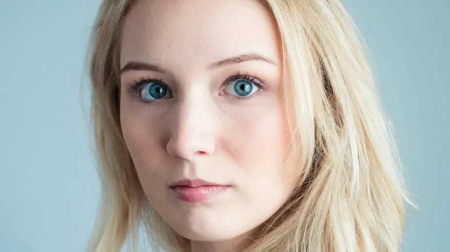 Headshot of Mia Hay.