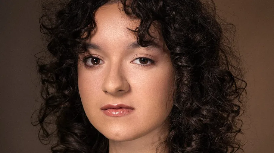 Headshot of Olivia Cameron