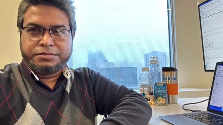 Business alum Fahd Chowdhury sitting at his desk
