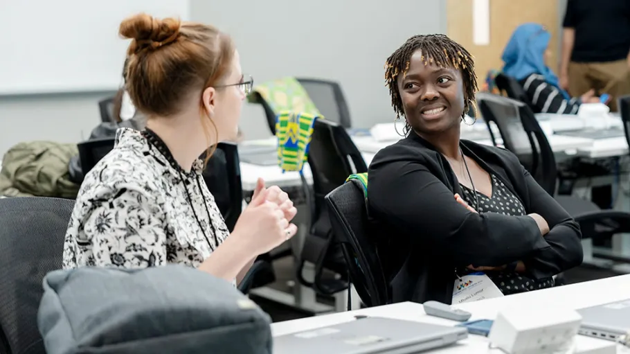 2 participants chatting at Ubuntu in practice session