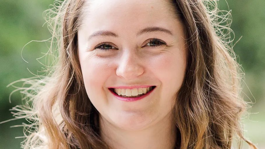 Headshot, Hannah MacMillan