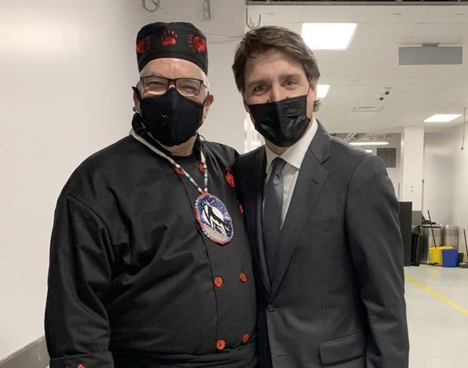 Chef David Wolfman with Prime Minister Justin Trudeau at the 2022 Indspire Awards