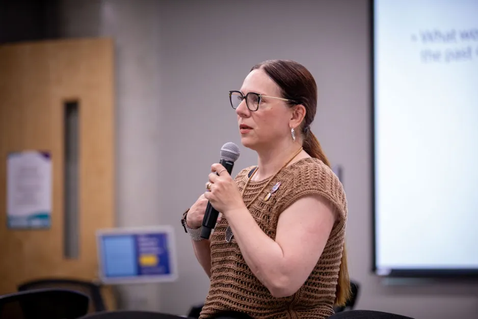 Anna Bartosik presents at Congress